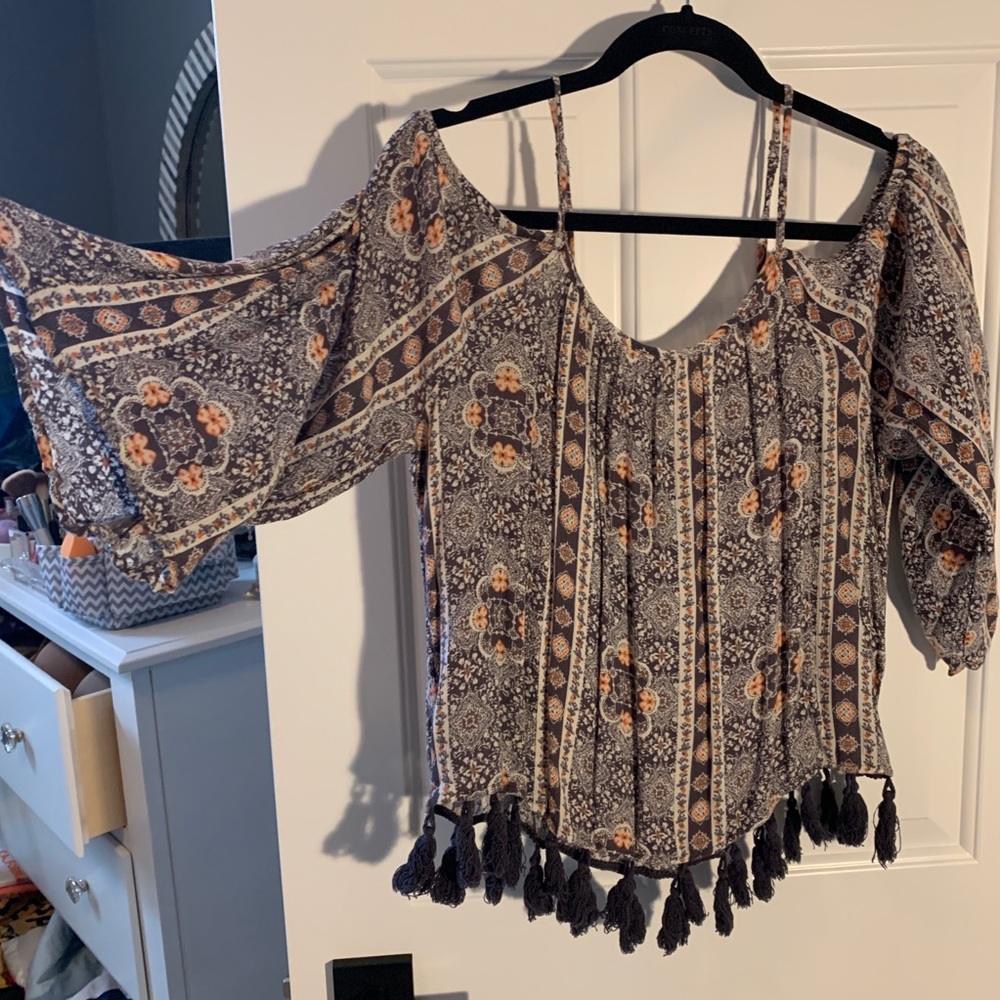 Open shoulder patterned blouse
